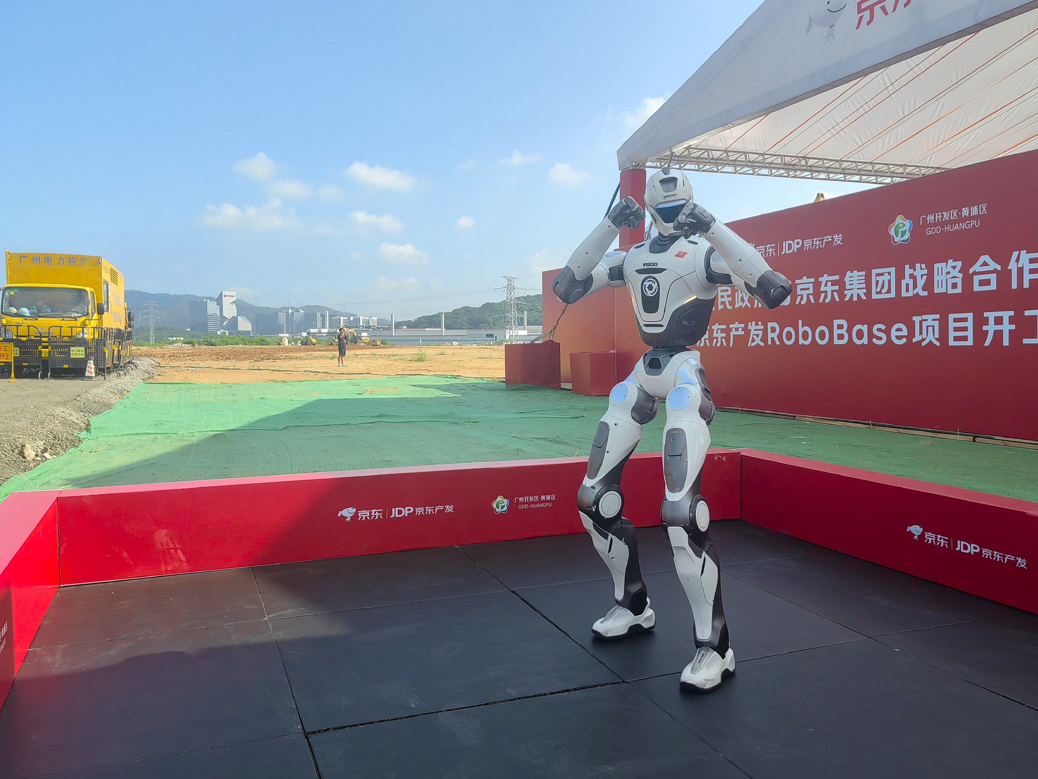 京东杀入具身智能赛道，首个机器人基地在广州动工
